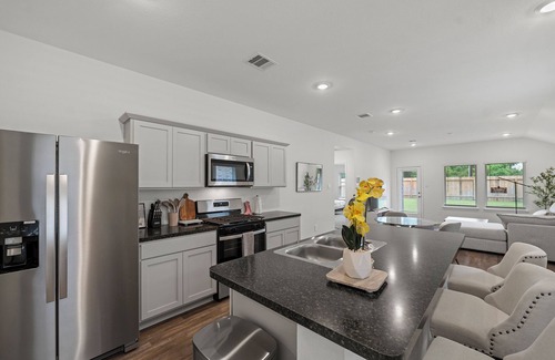 Spring House | Furnished 3 bedrooms, 7 miles from IAH airport, pets welcome!
