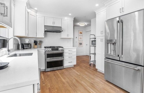 Stamford House | Furnished 4BR Home w/ Yard – Springdale Stamford