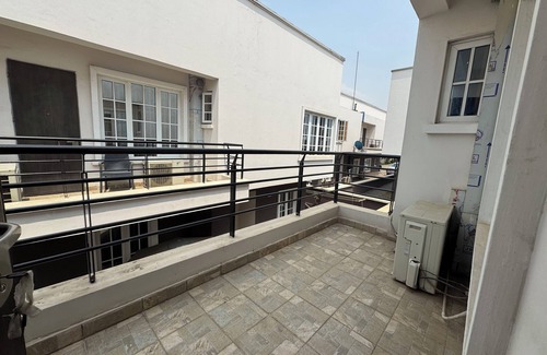 Utako House | FURNISHED APARTMENTS Duplex