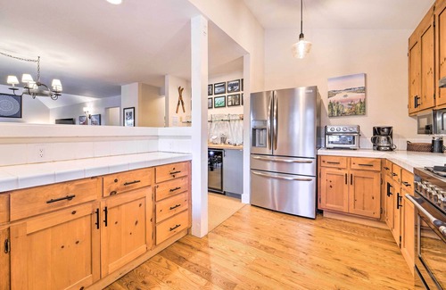 Truckee Cabin | Furnished Deck: Cabin on Northstar Shuttle Route!