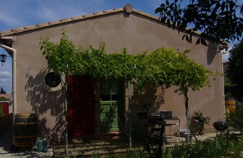 Ribaute-les-Tavernes Apartment | Furnished gîte, 2 to 4 pers Ground floor, garden with trees not overlooked and secure swimming pool