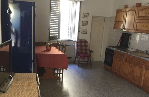 Mottola Apartment | furnished house with garden