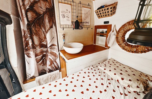 Trois Mares House | FURNISHED VAN: indoor shower, 360° terrace, TT tires, camping equipment