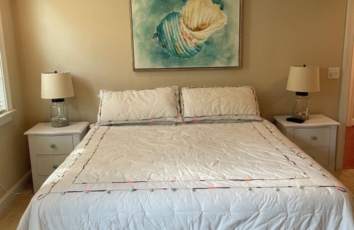 Northeast Virginia Beach Condo | Furnished Winter Rental; Walk to beach; Ground floor condo;