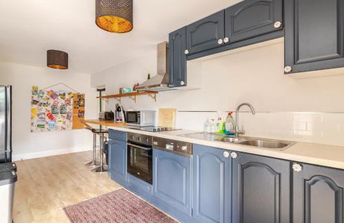 Cirencester House | Furzen Farmhouse - Quiet Alternative to a Hotel