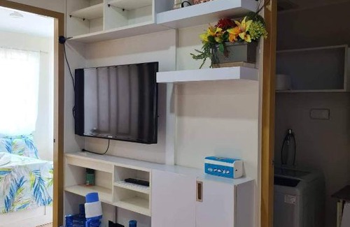 Davao House | futura homes 2 bedroom fully furnished ,free access, pool gym,free wifi 50mbps with Netflix