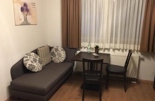 Altenerding Apartment | Gästehaus am Lindenhain