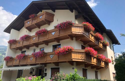 Zell am Ziller Apartment | Gästehaus Neuhauser