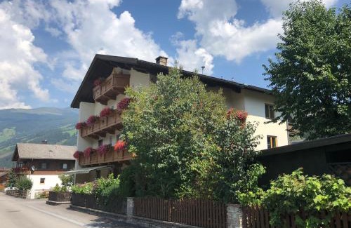 Zell am Ziller Apartment | Gästehaus Neuhauser