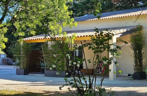 Noves House | Gîte à la Campagne Dans un Parc Arboré Avec Piscine