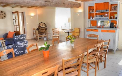 Dame-Marie-les-Bois House | Gîte 15 Personnes Avec Piscine