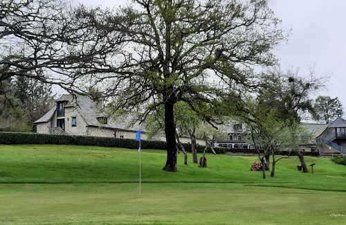 Montpeyroux House | Gîte 4 Pers Piscine au Domaine du Golf de Laguiole