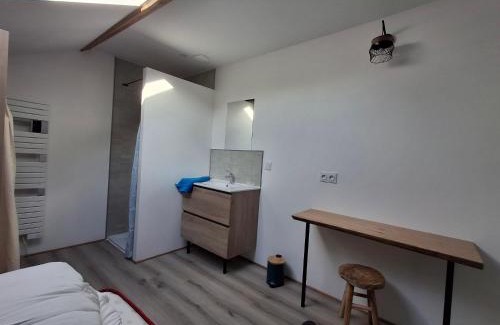 Salles-en-Toulon Apartment | Gîte au milieu de la campagne