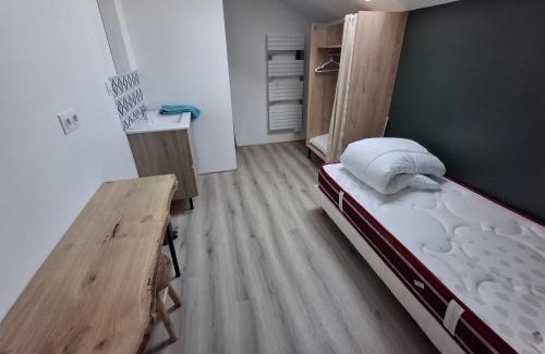 Salles-en-Toulon Apartment | Gîte au milieu de la campagne