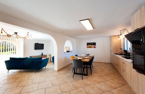 Entressen House | Gîte Cerise - Maison climatisée avec piscine