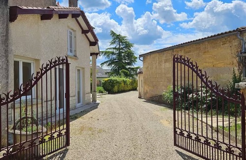 Saint-Pey-d'Armens Cottage | Gîte Château Touzinat - Saint Emilion