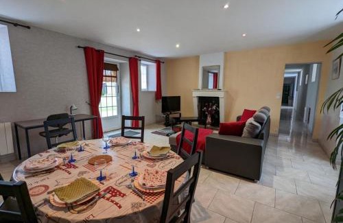 Cherves-Richemont House | Gîte charmant au cœur d'un château historique avec parc, proche de Cognac, idéal famille et nature - FR-1-653-167