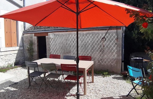 Saint-Hilaire-Saint-Mesmin House | Gîte cosy près d'Orléans avec jardin, parking, et équipements complets - FR-1-590-252