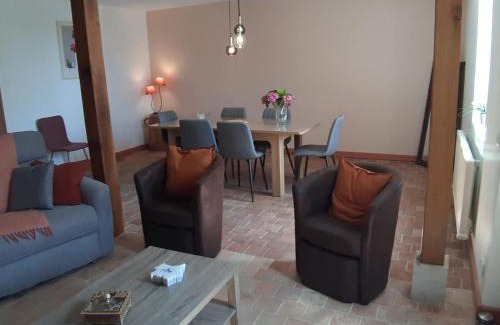 Saint-Hilaire-Saint-Mesmin House | Gîte cosy près d'Orléans avec jardin, parking, et équipements complets - FR-1-590-252