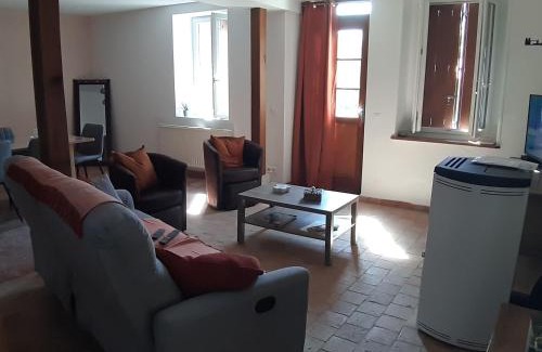 Saint-Hilaire-Saint-Mesmin House | Gîte cosy près d'Orléans avec jardin, parking, et équipements complets - FR-1-590-252