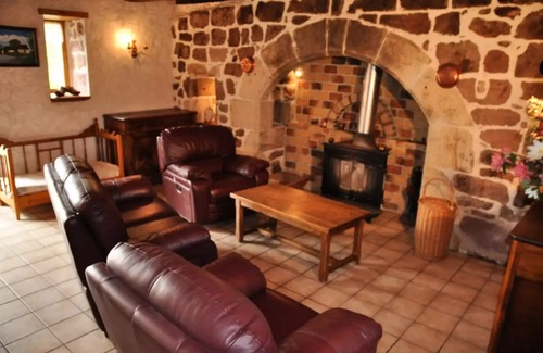 Louignac Villa | Gîte de France La Besse 2 ears - Gîte de France 6 people