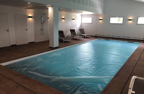 Les Chatelliers-Chateaumur House | Gîte de Groupe 35 Couchages de 950 m² Chauffés Avec Piscine et spa Intérieur