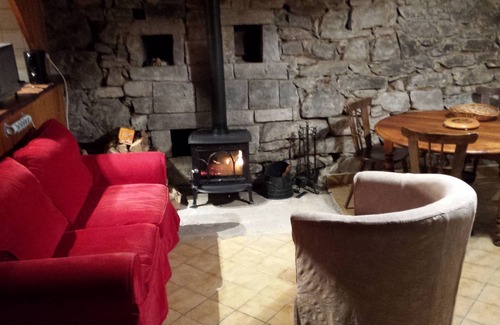 Orcival House | Gîte de Rouchaube Orcival : la Petite Maison