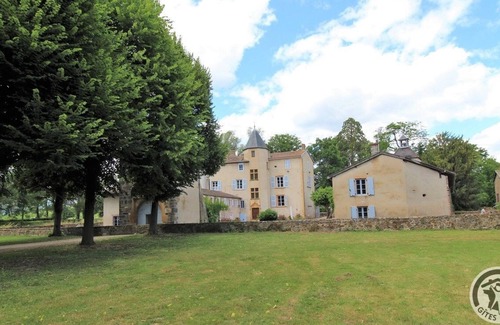 Cercie House | Gîte du Château de la Terrière