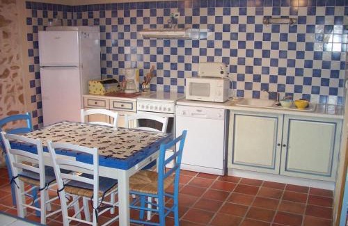 Barrais-Bussolles House | Gîte Familial avec Cascade, Pêche, Activités et Proximité de Vichy - FR-1-489-21