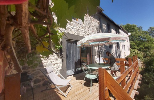Leotoing House | Gîte Familial Avec Piscine, au Bord de la Rivière! Détente et Déconnexion Check!