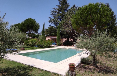 Entrechaux Apartment | Gîte Genévrier, in Provence.