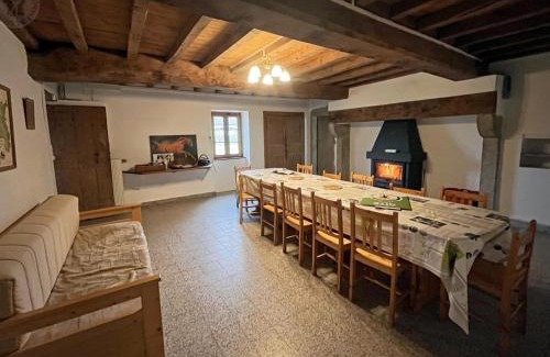 Le Crozet House | Gîte isolé au calme avec cheminée, grand jardin et chemins privés - FR-1-496-100