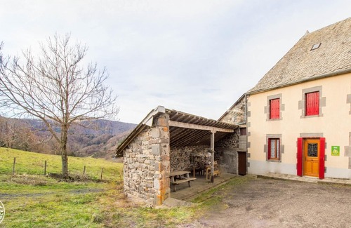 Orcival House | Gîte La Sanadoire - Orcival