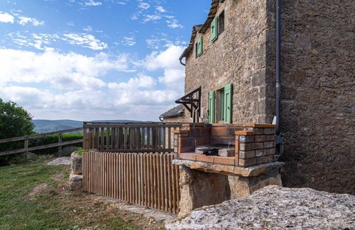 Massegros Causses Gorges House | Gîte La Vieille Ecole at Le Bruel des Vignes