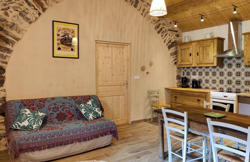 Barre-des-Cevennes Apartment | Gîte Le Circaète, en Plein Cœur de la Forêt à Barre des Cévennes