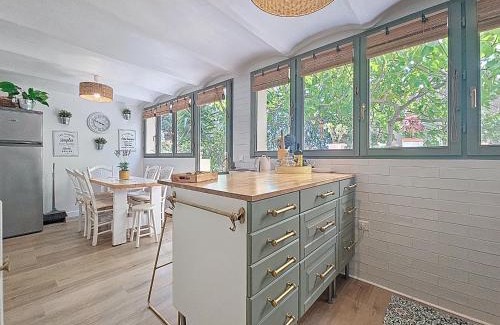 Saint-Cezaire-sur-Siagne Apartment | Gîte Le Figuier de Saint Ce Jardinet Terrasse Vue