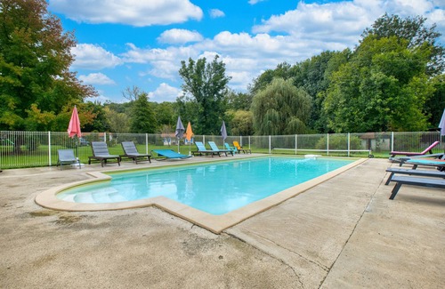 Varaignes House | Gîte Le Pêcheur - Domaine l'Étang des Mirandes with Shared Pool