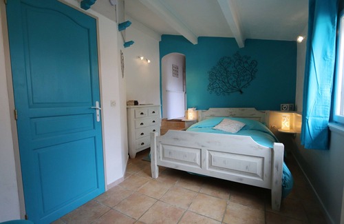 Pezenes-les-Mines Bed & Breakfast | Gîte les piafs from 6 to 8 people