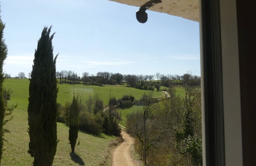 Souel Cottage | Gîte Puech Chérie: magnificent view of Cordes-sur-Ciel, nature, peace and SPA