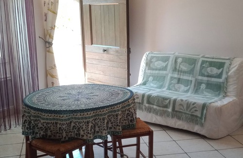 Lasalle Apartment | Gîte Rural Avec Terrasse et Piscine Près de la Rivière