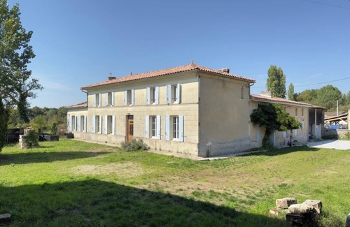 Saint-Yzan-de-Soudiac House | Gîte Terre d'Yzan - Large country house