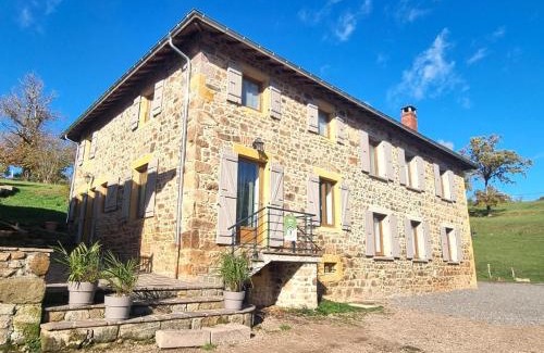 Belmont-de-la-Loire House | Gîtes Champêtres Rénovés avec Terrasse, Jardin, et Activités pour Familles et Amis - FR-1-496-304