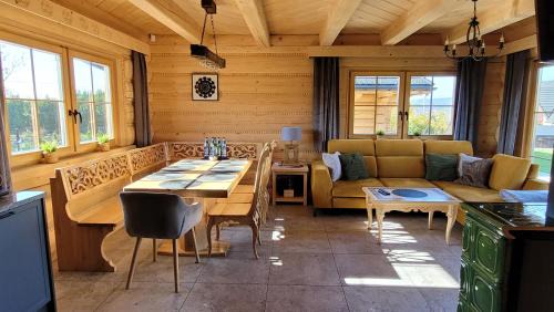 Istebna Villa | Górskie Przysiółki w Koniakowie - Dom z bala GÓRALSKI LOFT