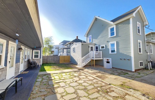 Hampton Apartment | G St Inn Unit 4 Charming 2-bedroom apartment with AC, WiFi in lovely Hampton