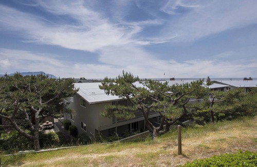 Gearhart Condo | G606 - 1 Bedroom First Floor Gearhart House allows one pet No cleaning fees