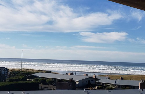 Gearhart Condo | G643 1 Bedroom 2nd floor Pet Friendly No Cleaning Fees