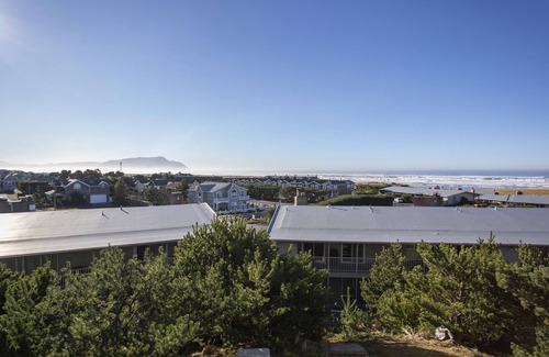 Gearhart Condo | G643 1 Bedroom 2nd floor Pet Friendly No Cleaning Fees
