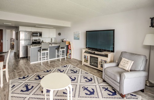 Gearhart Condo | G662 1 bedroom 3rd Floor, Elevator, No Cleaning fees allows one pet