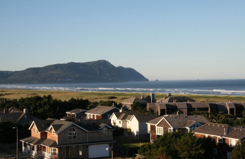 Gearhart Condo | G699 1 Bedroom with Loft Top floor No cleaning fees