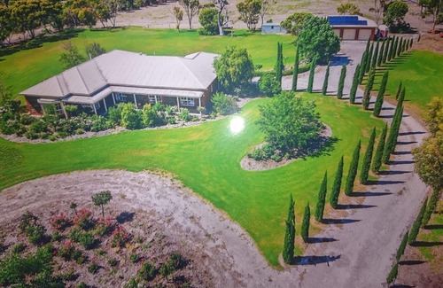Keith Bed & Breakfast | GAERWOOD King Suite w/- Spa bath, aspect of an Elkhorn fern tariff $195 p.night